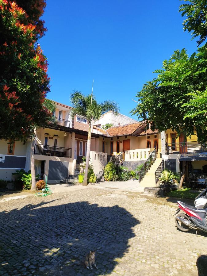 Villa Beverly Lembang Exterior photo