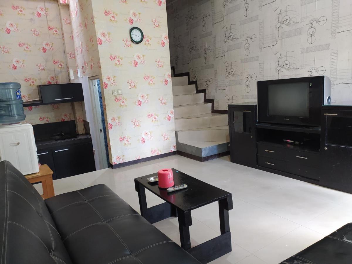 Villa Beverly Lembang Exterior photo