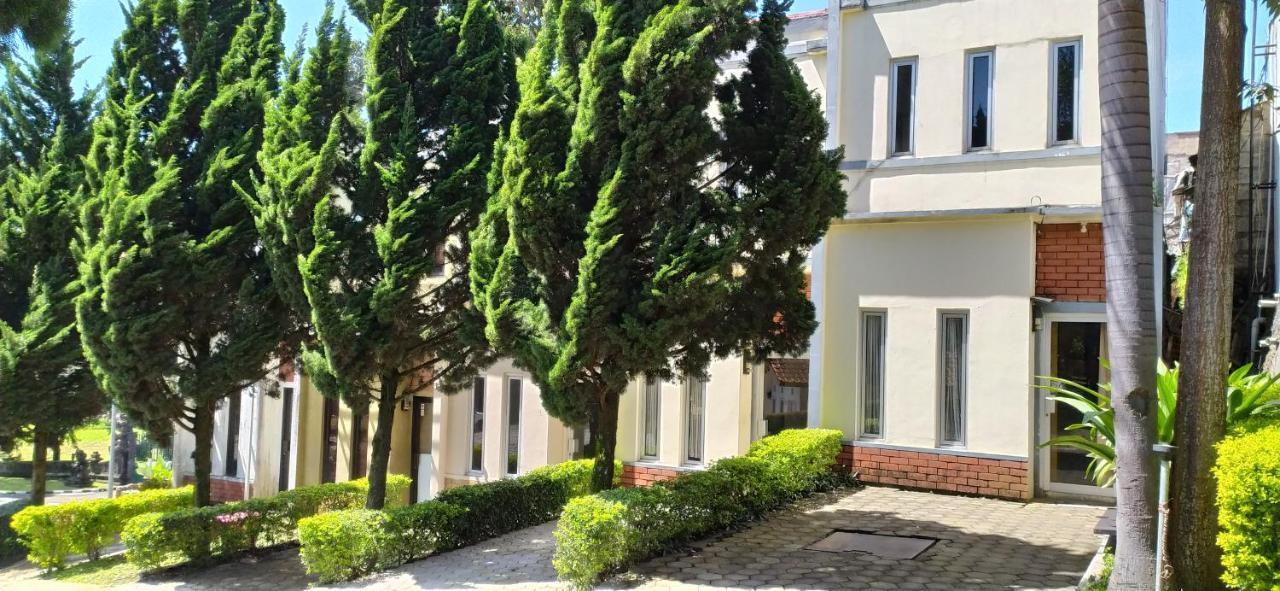 Villa Beverly Lembang Exterior photo
