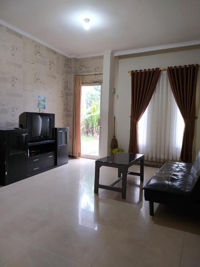 Villa Beverly Lembang Exterior photo