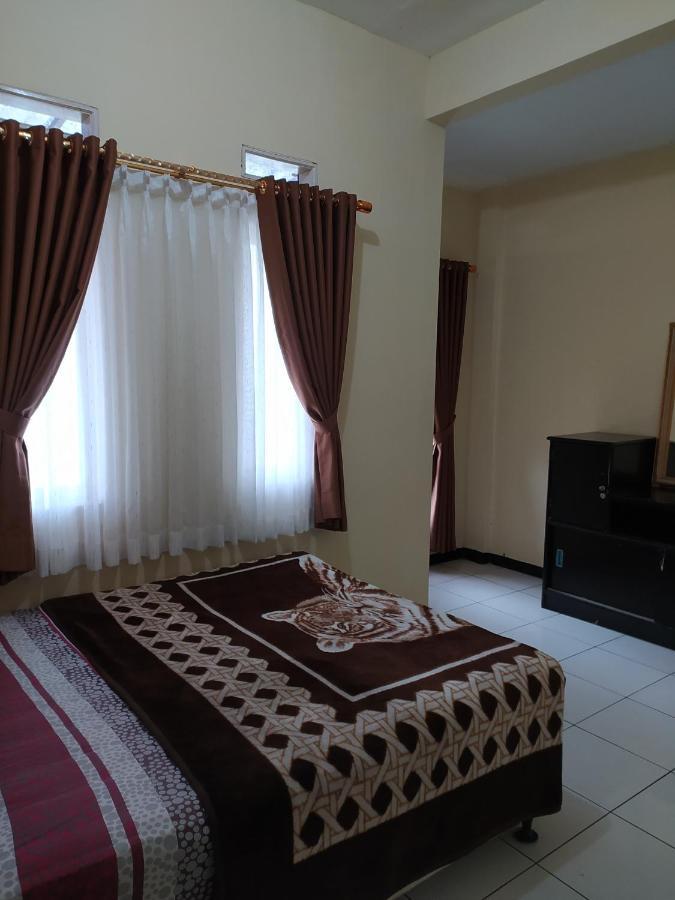 Villa Beverly Lembang Exterior photo