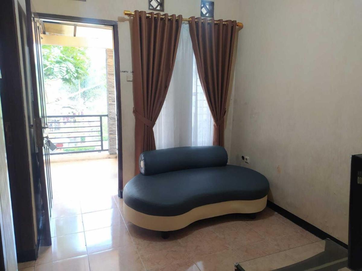 Villa Beverly Lembang Exterior photo
