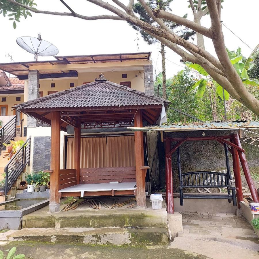 Villa Beverly Lembang Exterior photo