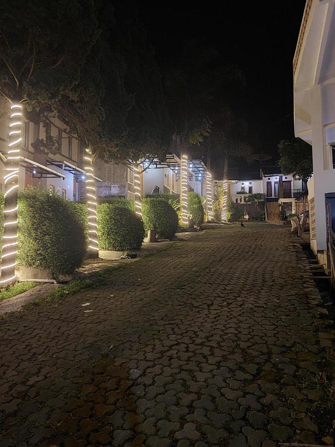 Villa Beverly Lembang Exterior photo