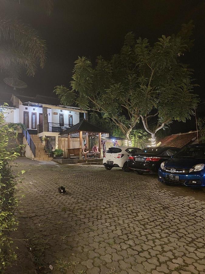 Villa Beverly Lembang Exterior photo