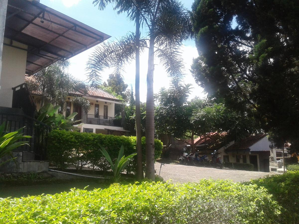 Villa Beverly Lembang Exterior photo